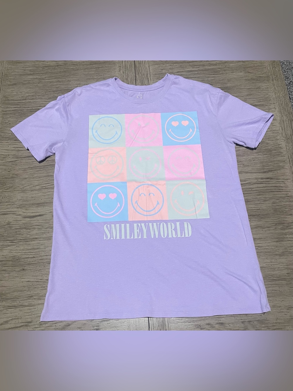 SmileyWorld graphic tee, girls XXL/women’s Small, purple